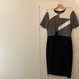 Short sleeve knee length patterned dress